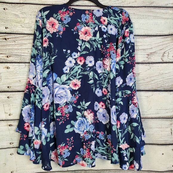 NWT C Brand Women’s 1X Navy Blue Floral Boho Blouse Bell Sleeve Tie Front Plus S - Picture 6 of 9